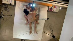 modelo de uma clinica de massagem gravou porno e caiu na net