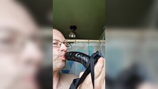 Deep throating on a fuck stick in the douche