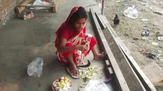 Videoclip de casă cu o amatoare de 18 ani, o casnică indiană, o curvă, care primește un futai anal dur