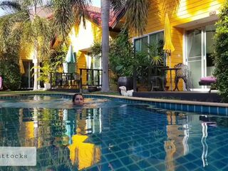 Nudist walks around the hotel and masturbates by the pool