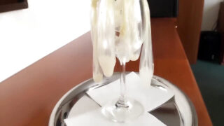 Fetischkul med unga amatör homosexuella killar som suger stora kukar, knullar kondom och får explosiva cumshots