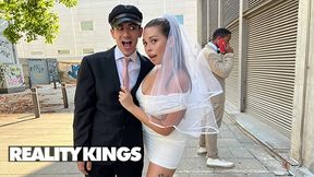 Hot Porn - Yae Triplex Needs Some Wedding-Day Dick & Lucky Chauffeur Jordi Fits The Bill