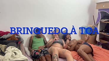 Meu amigo trouxe a picante dele pra nós fazer uma putaria Podemos na brisa do bode