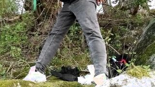 Behind-the-vignettes with Jon Arteen after fapping climaxing big jizm have fun cleaning tidying up & creating an artistic man-cream flash on green moss
