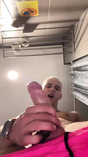 I Went to the Toilet in a Hostel and Decided to Jerk off There