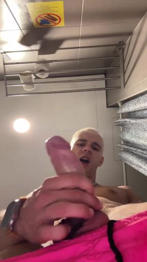I Went to the Toilet in a Hostel and Decided to Jerk off There