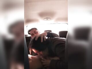 Me olvidé la cartera para pagar el viaje en Uber, me tomé toda su rica lechita