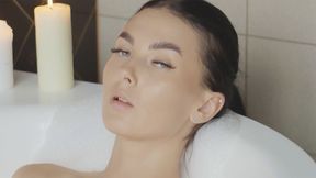 Big natural tits babe enjoyed hot posing