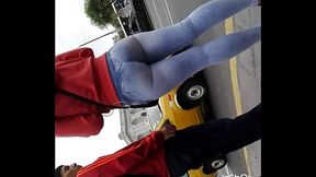 Culo de una en la calle Grabada