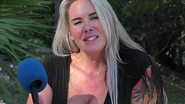 CASTING WITH SEXY TATTOOED MILF NOA FOX