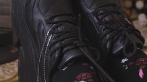 Tabi Socks Fetish – Watch Agatha Move Her Feet in New Sneakers