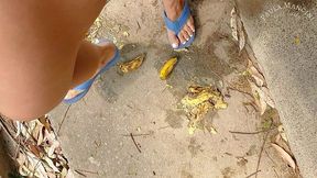 i love crushing in my big platform flip flops