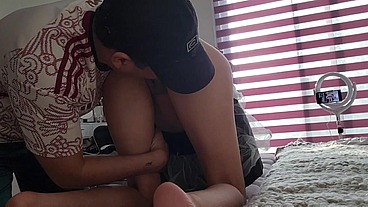 Karol smith va de sexy sirvienta con el amigo de su novio para cogerlo
