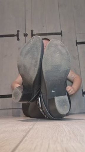 Where do you start cleaning the soles of my boots?!😏