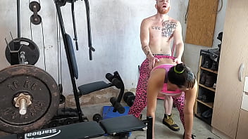 ops minha cal&ccedil_a rasgou bem no cu, meu personal me fodeu na academia mesmo