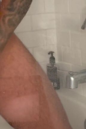 Bray Love Jacks off in Shower