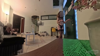 Sex and exhibitionism in San Cristoforo: between pizzas and packages, she shows herself naked to delivery drivers