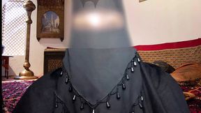 Bangladeshi girl wearing burqa comes to Saudi Arabia and gets fucked at home for money