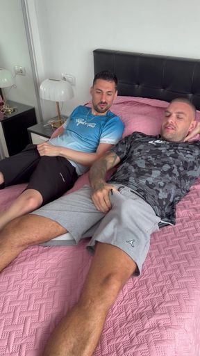 Straight Muscle Dude Gets Sucked by Flatmate