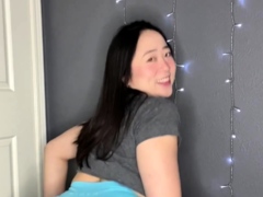 My ass is looking plump and jiggly in these tight leggings