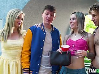 Perfect Curves Teen Gets Nicely Filled