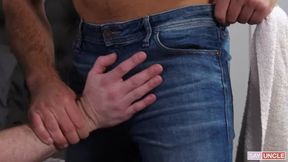 Cute Thyle Offers His Asshole To His Stepdad