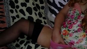 cdzinha crossdress slut aprendendo a tocar siririca igual menina