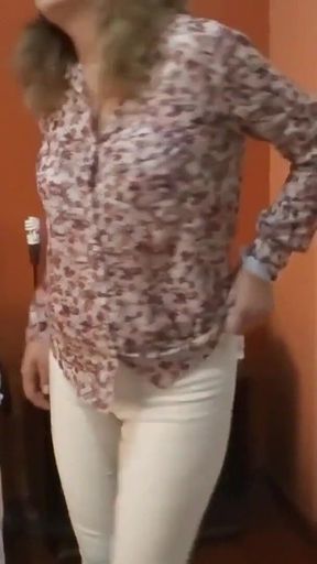 Beautiful Sister-in-law Shows off While I Jerk off in Front of Her, She Loves to Show off