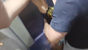 Paloma Veiga fazendo putinho mamar sua piroca grande dentro do carro