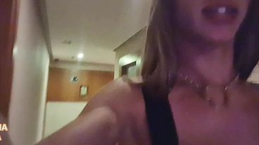Paloma Veiga fazendo putinho mamar sua piroca grande dentro do carro