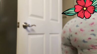 CHOCKCLIT TWERKS HER NICE FAT ASS IN A WEDGIE-Chockclit Nastii