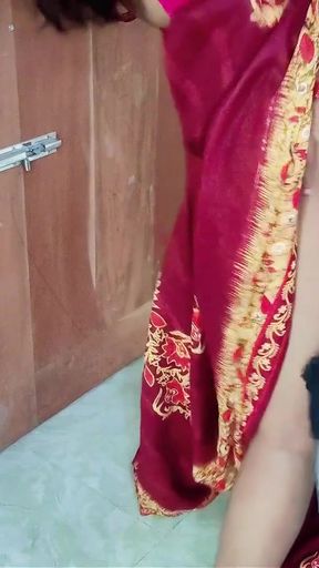 Cheating boss wife take employee dick behind the door..Desi bhabhi fuck xxx   Clip 1