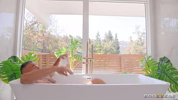 Kissa &amp_ Kendra Bathtub Fantasy / Brazzers  / download full from http://zzfull.com/ima