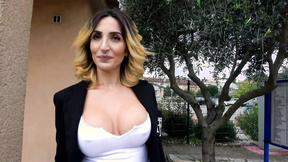 ”Soraya, 29, financial advisor & atomic bomb!”