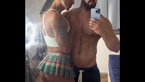 vadia de mini saia dando pra maromba pauzudo