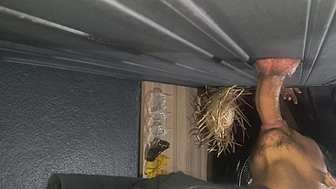 DEPOIS DA BALADA BATEU AQUELE TESÃO E LEVAMOS AMIGO PRA COMER NAS CABINES