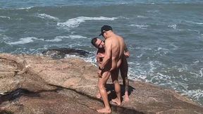 pegando sol na praia de nudismo!