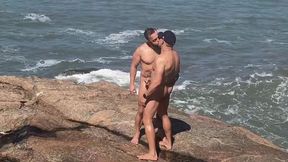 pegando sol na praia de nudismo!
