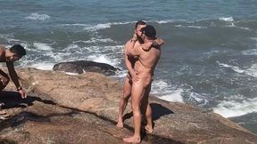 pegando sol na praia de nudismo!