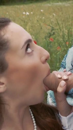 BRIDE4K. Sakura Hell ran away from her wedding and showed her tits to a strange   Clip 1