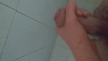 Masturb&aacute_ndome en la ducha