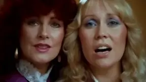 Hot Blonde MILF Delivers Mind-Bending Blowjob Experience