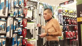 11-24-2025 Monday Trash: Shopping Barefoot & Shirtless