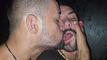 Surubas gostosa entre amigos rolou ate trenzinho e no final dos tr&ecirc_s gozaram gostoso