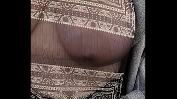 Pas mal cette petite blouse transparente, on voit bien mes bouts !