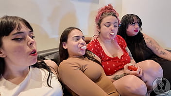 FOUR GIRLS CHEWING GUM FETISH TOGETHER SFW 4K