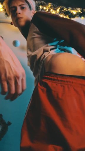 Sweet couple of guys had hot sex on the eve of Christmas