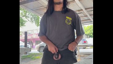 Me desnudo en p&uacute_blico mientras pasan autom&oacute_viles