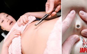 Oiled on the Table, Maiko Kobayashi Exposes Her Navel... and What Comes Out Smells Like Raw Fetish