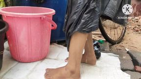 Dukhan Bhabhi Ka Shower